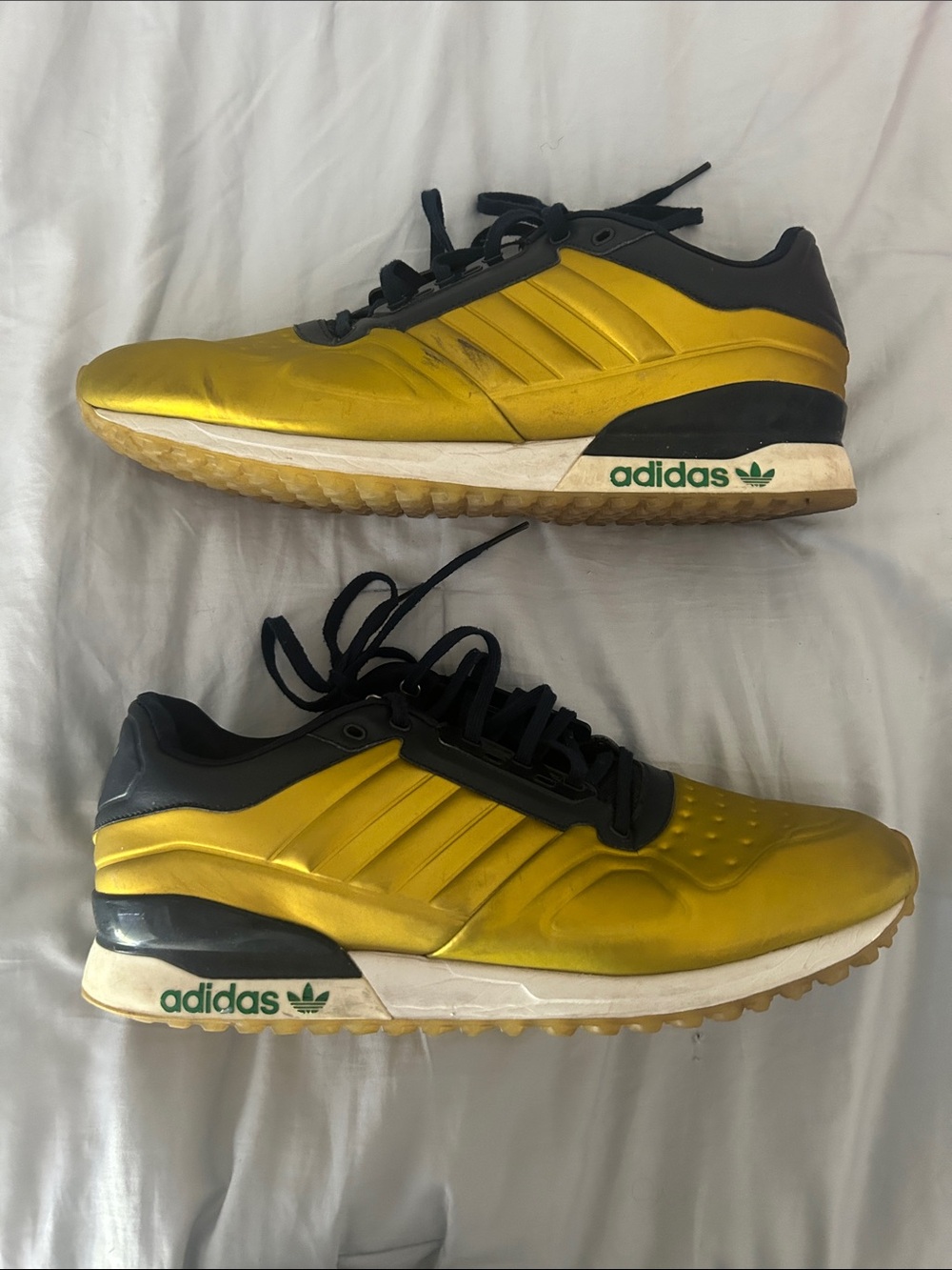 Notre Dame Adidas Men's Yellow and Black Athletic Sneakers